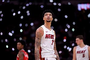 韦尔：我的新秀赛季有起有伏 能够上场打比赛还有挺有趣的