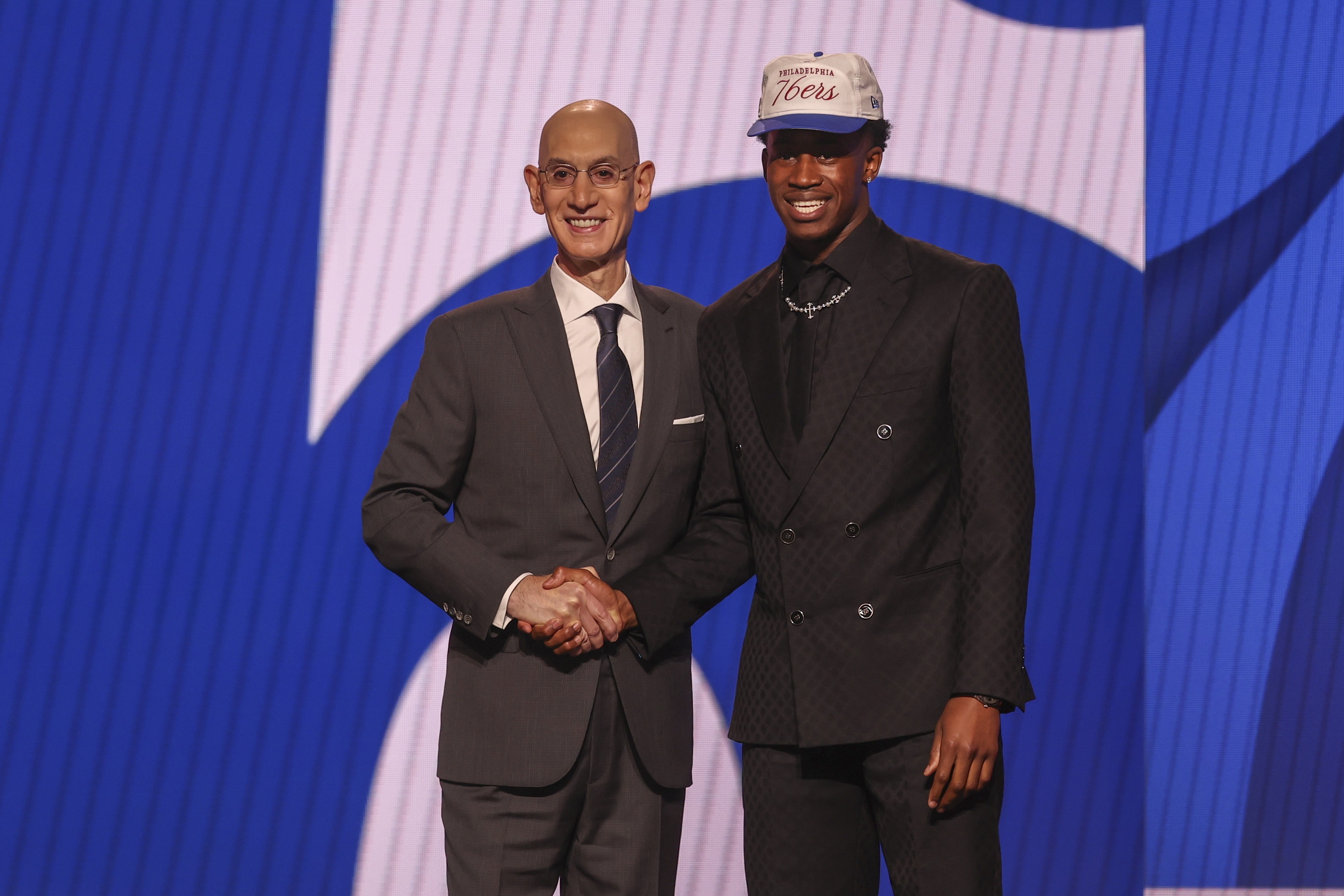 乔治谈3号秀埃奇库姆：我觉得他有点像巴特勒 打球卖力 攻守兼备