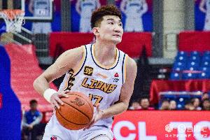 8868体育手机版-个人生日夜首胜！孙铭徽7中4得13分1板3助2断 崴脚望无大碍